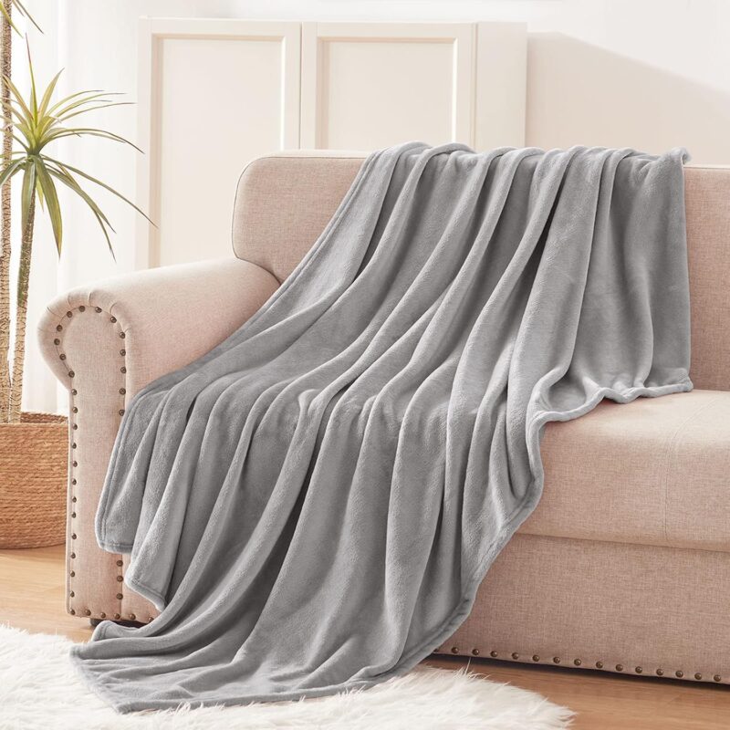 Exclusivo Mezcla Extra Large Fleece Throw Blanket for Couch, Sofa, 300GSM Super Soft and Warm Blankets, Light Grey Throw All Season Use, Cozy, Plush, Lightweight, 50x70 Inches - Image 3