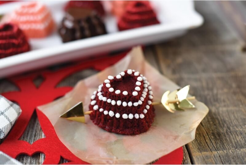 Nordic Ware Cast Bundt Bakeware Tiered Heart Cakelets Toffee, 3-Cup - Image 4