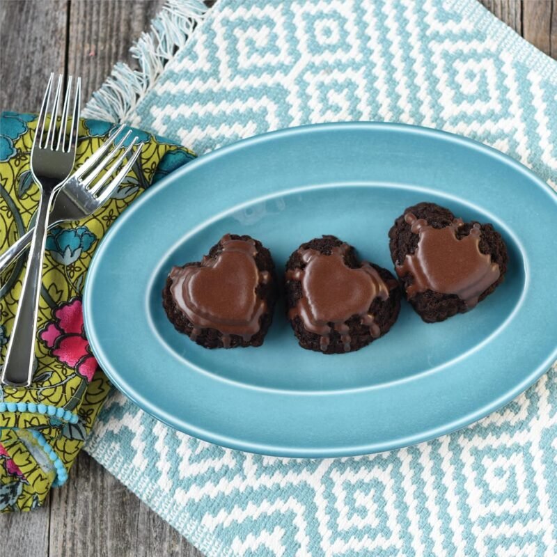 Nordic Ware Cast Bundt Bakeware Tiered Heart Cakelets Toffee, 3-Cup - Image 6