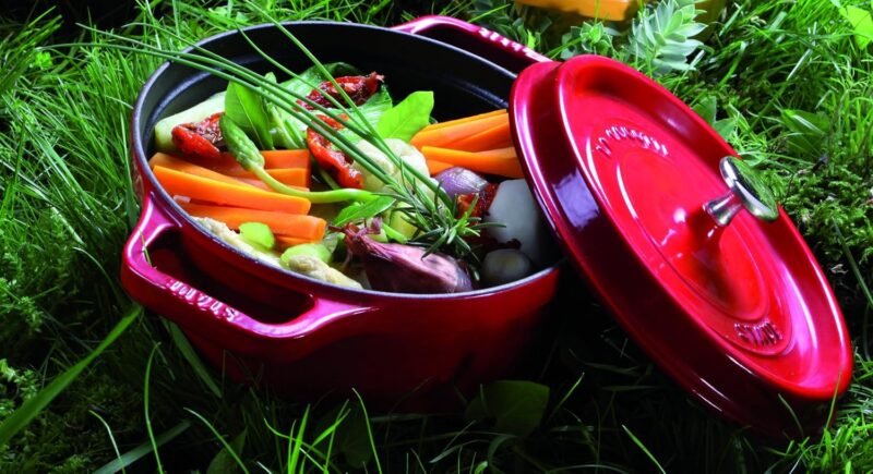 Staub Cast Iron Roaster/Cocotte, Oval 37 cm, 8 L, Cherry Red - Image 2