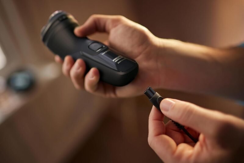 Philips Norelco Shaver 2400 Series, Wet and Dry Electric Shaver, Pop-up Trimmer, P-Cap, Deep Black, Model X3001/90 - Image 10