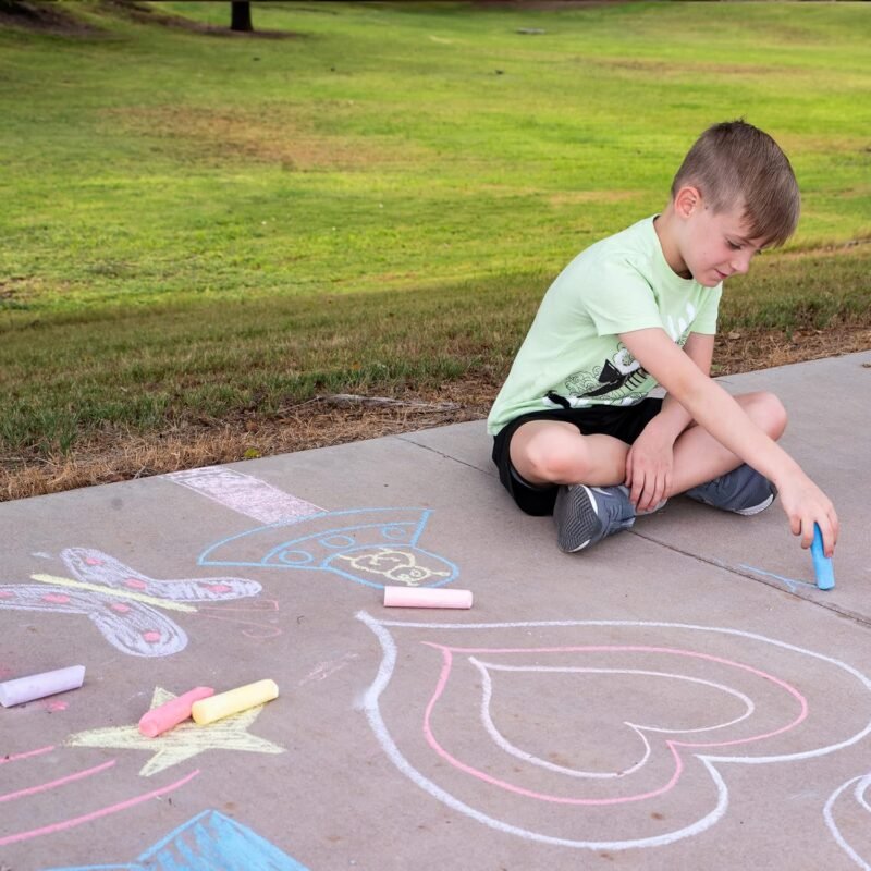 JOYIN 180 PCS Washable Sidewalk Chalks Set in 20 Colors Non-Toxic Jumbo Chalk for Outdoor Art Play, Painting on Chalkboard, Blackboard and Playground - Image 6