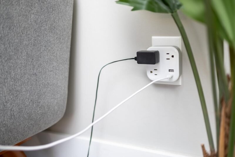 GE UltraPro 3-Outlet Surge Protector Wall Tap, 980J, USB-C & USB-A Ports, Adapter-Spaced Outlets, Circuit Breaker, ETL Certified, Low-Profile Design, White, 85875 - Image 4