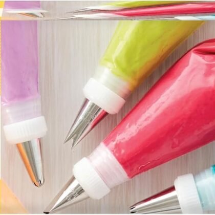 Wilton Disposable Decorating Bags for Piping Icing & Cake Decorating, Perfect for Baking Creations, 100-Count, Packaging May Vary