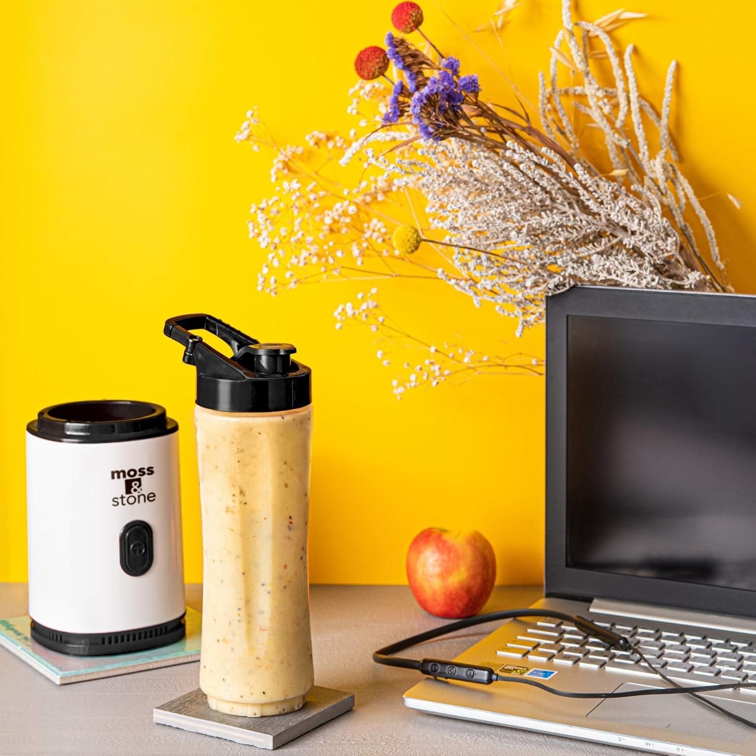 Moss & Stone Personal Blender Single Serve Shake & Smoothies Maker with Portable Travel Sport Bottle - Mini Juicer, White & Black Single Serve Blender for Smoothies and Shakes - Bottle 20 oz - Image 6