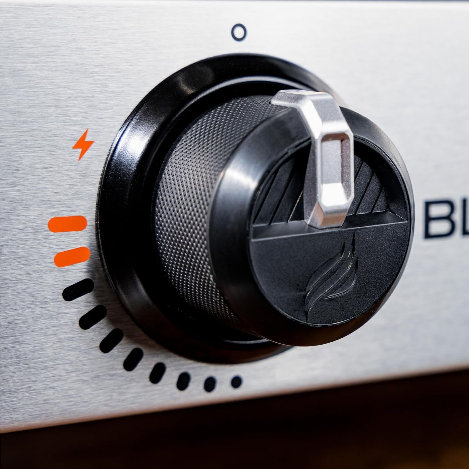 Blackstone 1813 Original 22” Tabletop Griddle with Hood and Stainless Steel Front Plate, Powder Coated Steel, Black - Image 4