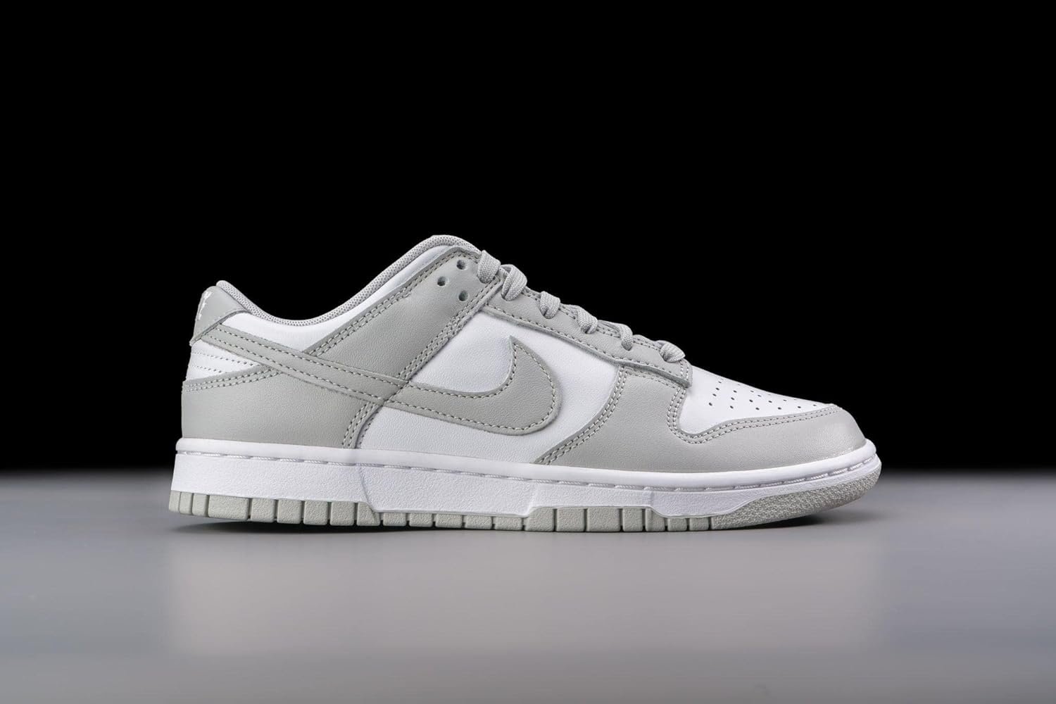 Nike Men's Dunk Low Retro Sneaker - Image 2