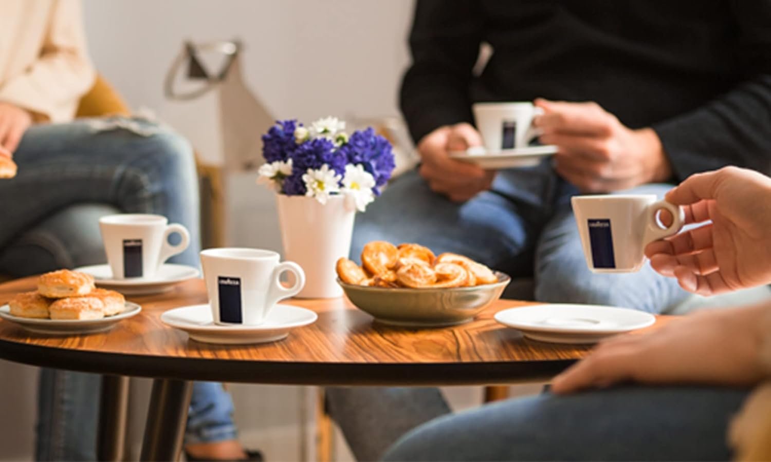 Lavazza BLUE Classy Mini Single Serve Espresso Coffee Machine LB 300, 5.3" x 13" x 10.2" 2 Coffee selections: simple touch controls, 1 programmable free dose and 1 pre-set - Image 3