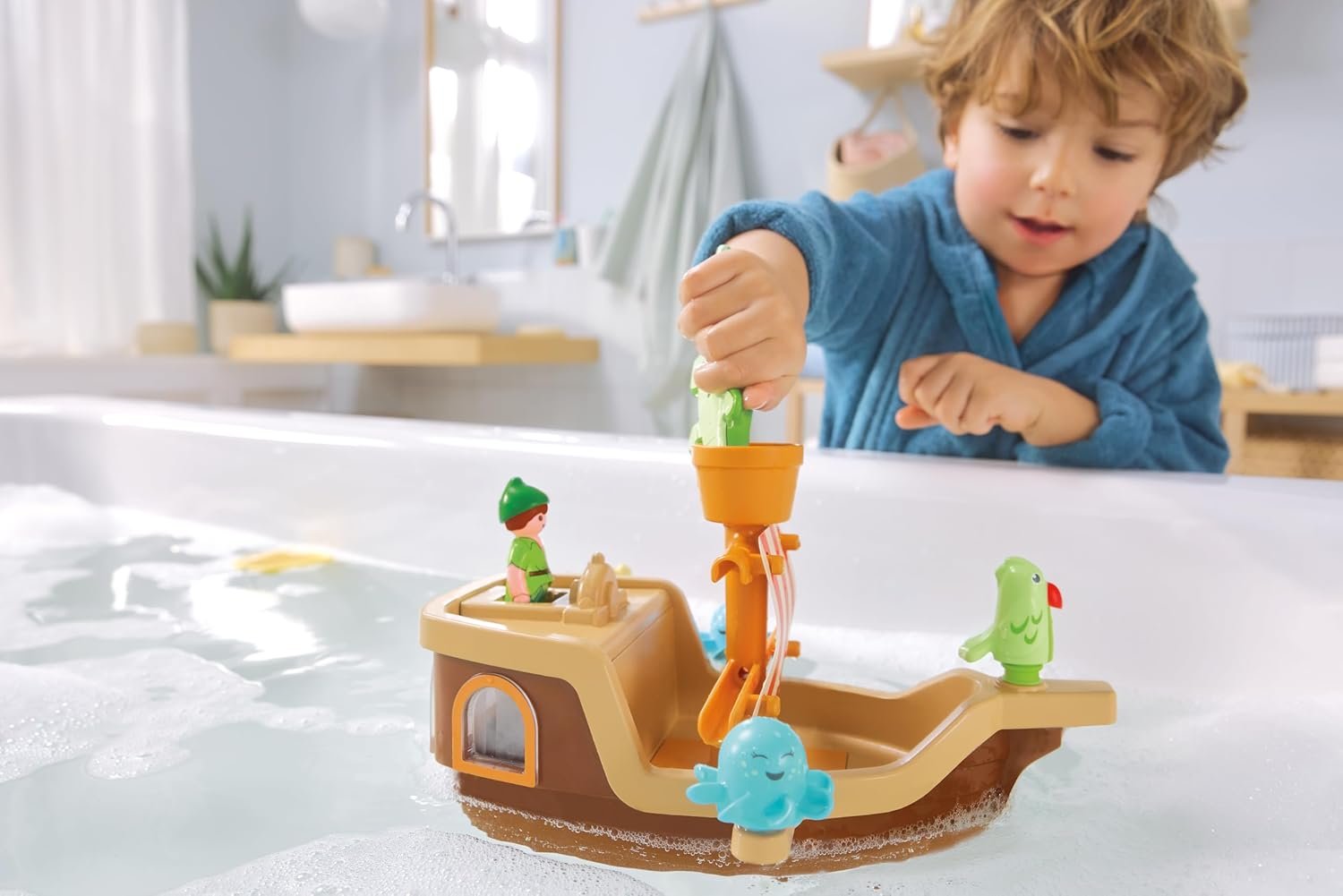 Playmobil Junior & Disney: Peter Pan's Splashing Pirate Ship - Image 7
