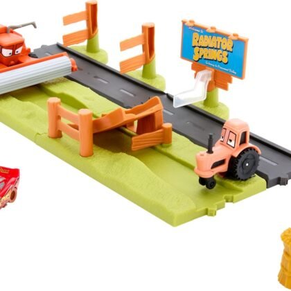 Mattel Disney and Pixar Cars Playset with 3 Toy Vehicles & 2 Ways to Play, Frank Escape & Stunt Race Set Includes Lightning McQueen