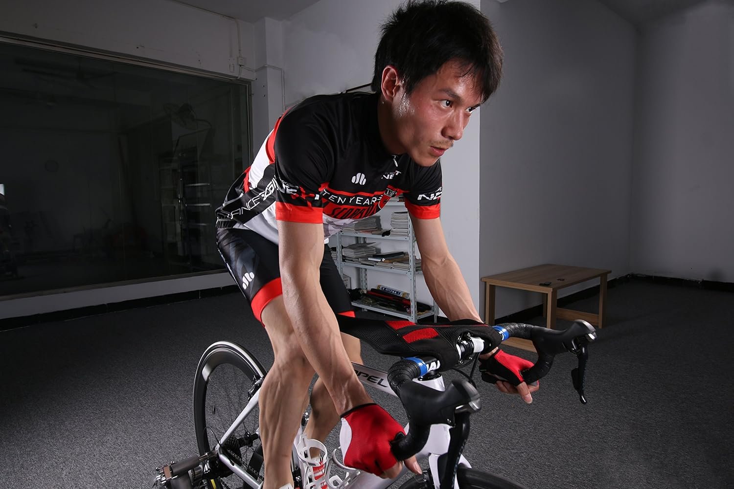 ROCKBROS Bicycle Trainer Sweat Net Frame Guard Absorbs Sweat Black Red - Image 2