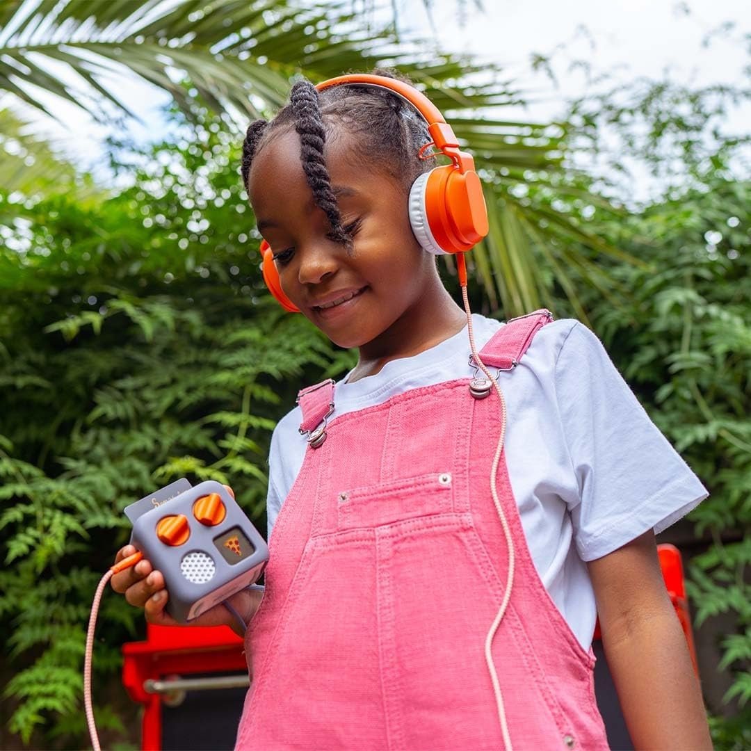 Yoto Fancy Nancy Audio Collection – Kids Audio Card for Use with Player & Mini All-in-1 Audio Device, Screen-Free Listening with Fun Stories for Playtime Bedtime & Travel, Ages 4+ - Image 8