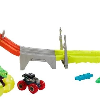 Hot Wheels Monster Trucks Track Set with 2 Toy Trucks: Oversized Skelesaurus & 1:64 Scale Bone Shaker, Charge & Chase Challenge with 2 Crushed Cars