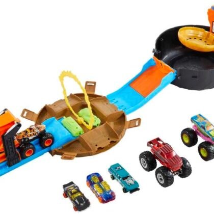 Hot Wheels Toy Monster Trucks Playset, Tire-Shaped Case Transforms into Race Course, 3 Trucks & 4 Cars in 1:64 Scale, Stunt Tire (Amazon Exclusive)