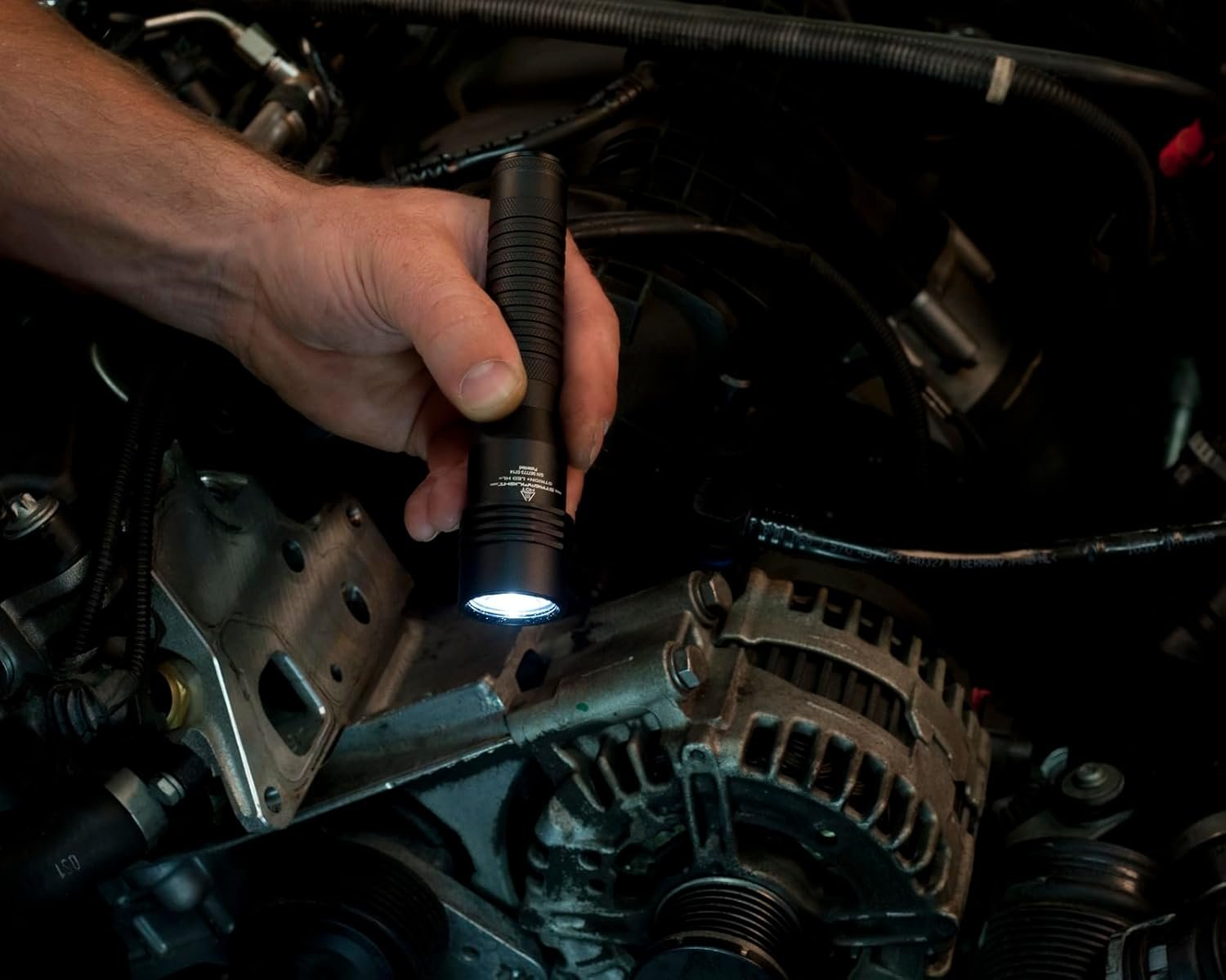 Streamlight 74755 Strion HL 615-Lumen Rechargeable Flashlight with 120-Volt AC/12-Volt DC Charger & 1-Charger-Holder, Black - Image 5