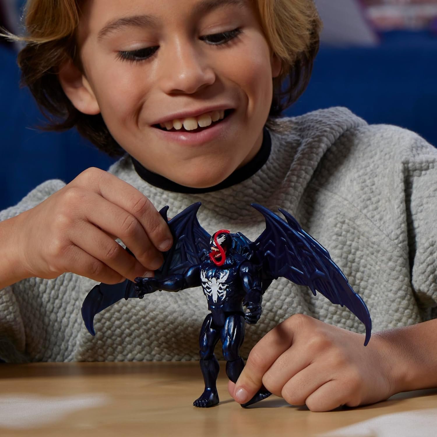 Marvel Spider-Man VenomVersus Epic World of Action Deluxe Venom Figure with Accessories, 4-Inch Super Hero Toys for Kids Ages 4+ - Image 8