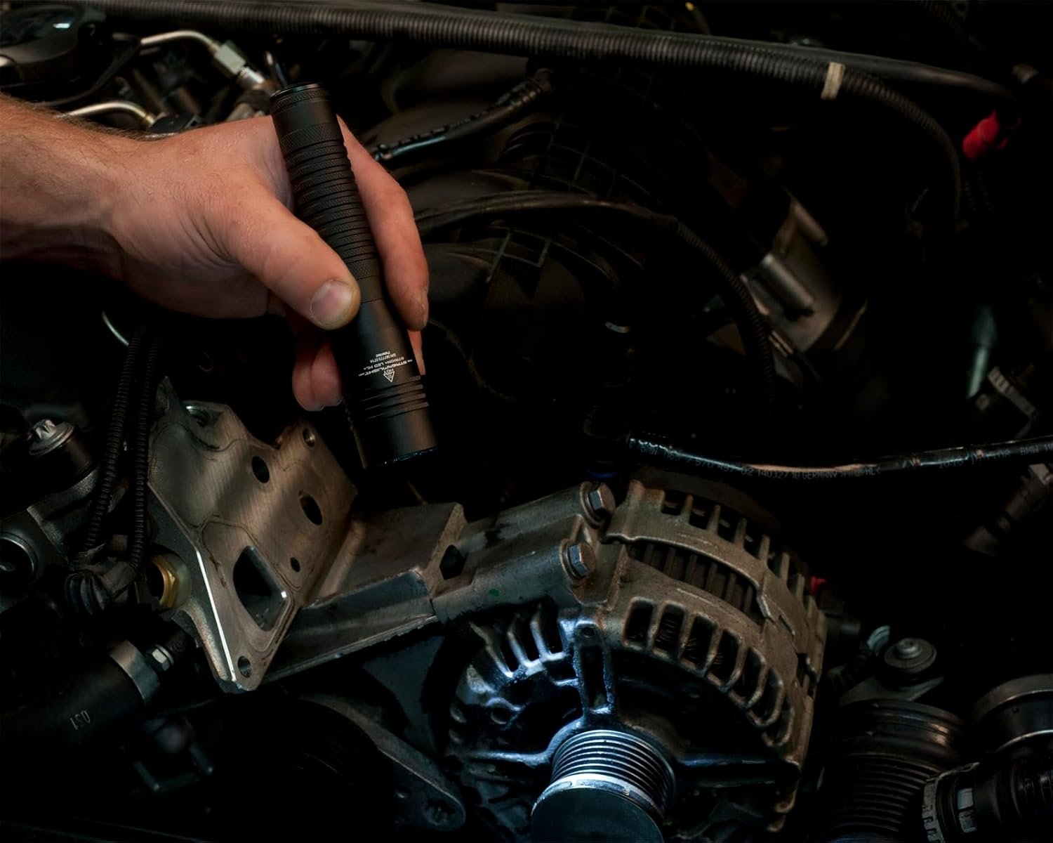 Streamlight 74755 Strion HL 615-Lumen Rechargeable Flashlight with 120-Volt AC/12-Volt DC Charger & 1-Charger-Holder, Black - Image 6