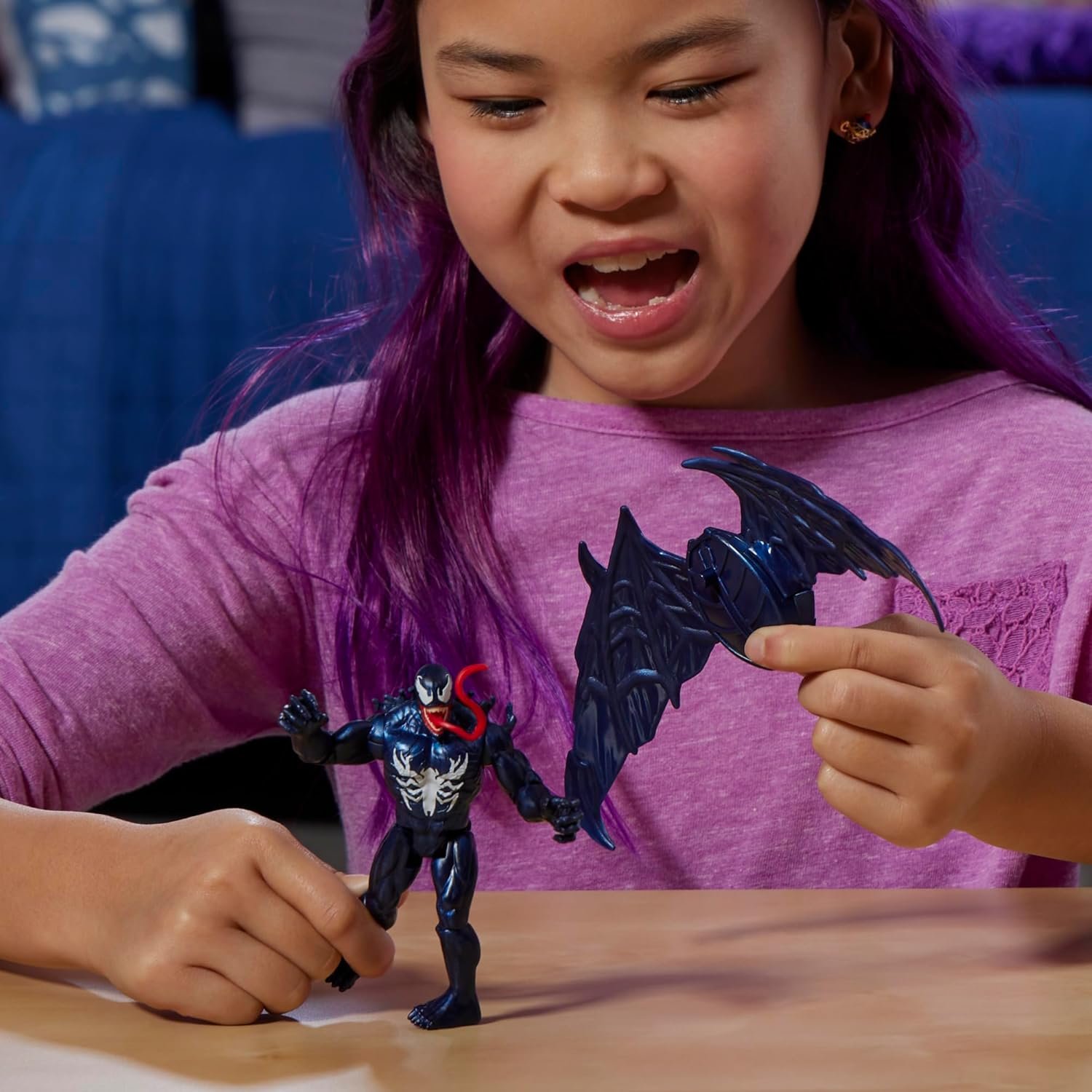 Marvel Spider-Man VenomVersus Epic World of Action Deluxe Venom Figure with Accessories, 4-Inch Super Hero Toys for Kids Ages 4+ - Image 5