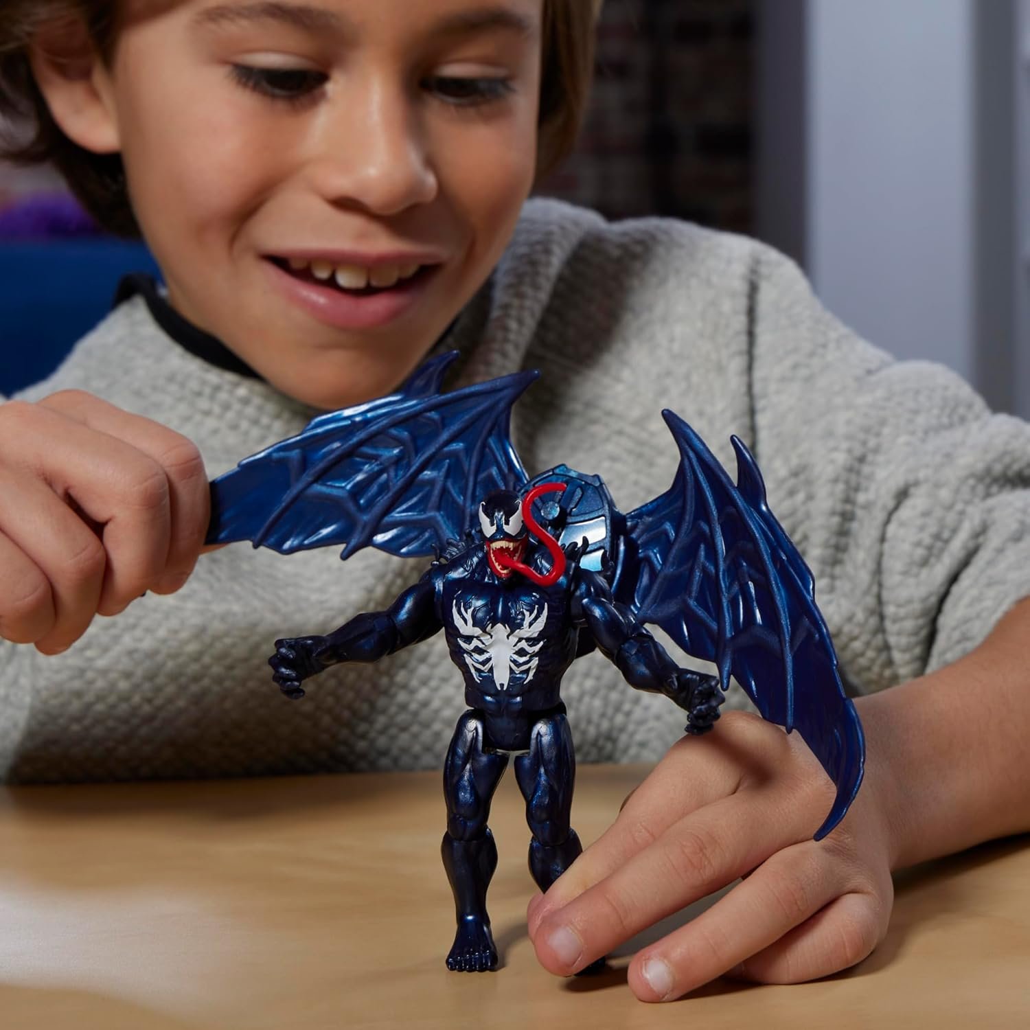 Marvel Spider-Man VenomVersus Epic World of Action Deluxe Venom Figure with Accessories, 4-Inch Super Hero Toys for Kids Ages 4+ - Image 9