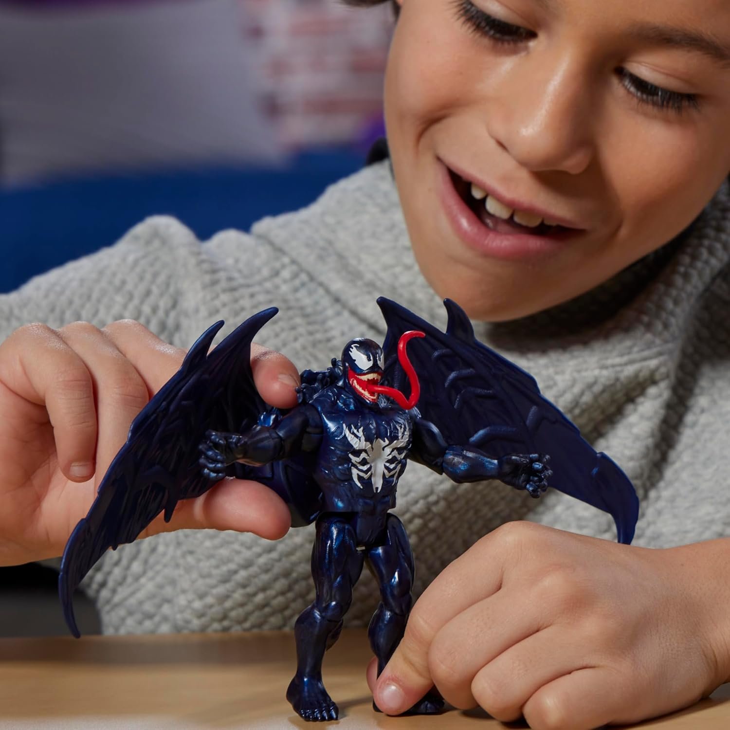 Marvel Spider-Man VenomVersus Epic World of Action Deluxe Venom Figure with Accessories, 4-Inch Super Hero Toys for Kids Ages 4+ - Image 3