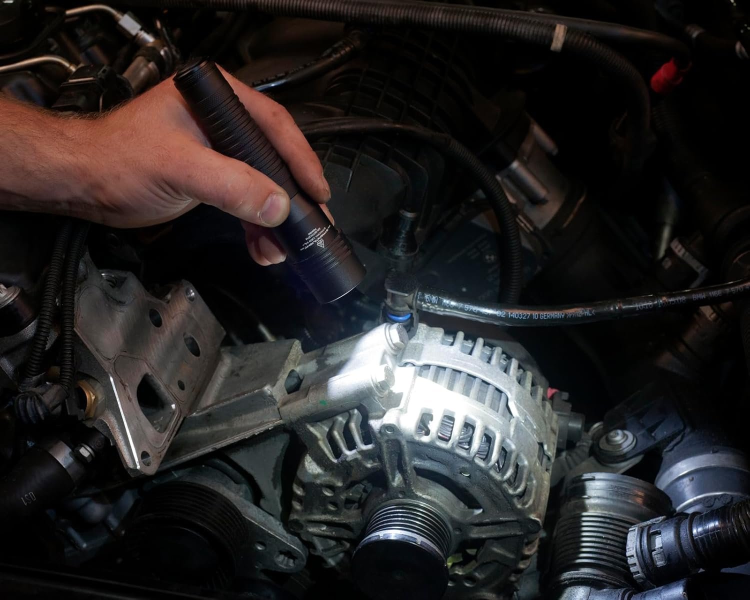 Streamlight 74755 Strion HL 615-Lumen Rechargeable Flashlight with 120-Volt AC/12-Volt DC Charger & 1-Charger-Holder, Black - Image 7