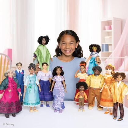 Disney's Encanto Ultimate Madrigal Family Dolls Gift Set Includes 12 Dolls [Amazon Exclusive]