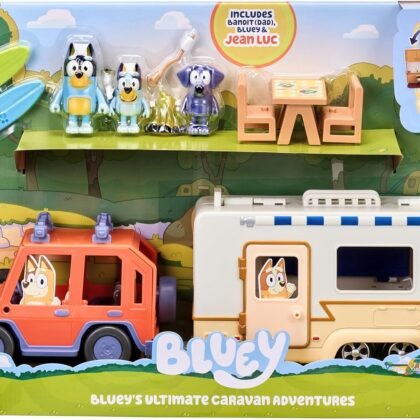 Bluey Ultimate Caravan Adventures - Caravan Playset and Three 2.5-3" Figures & 4WD Family Vehicle with 2 Surfboards, Multicolor (13096)