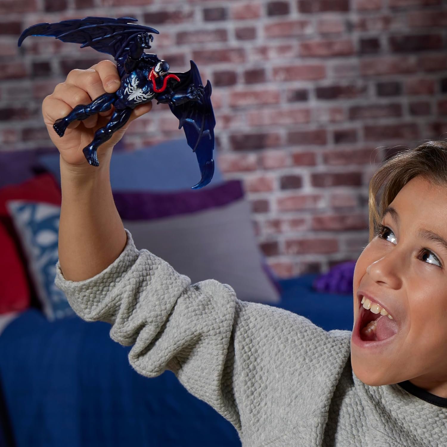 Marvel Spider-Man VenomVersus Epic World of Action Deluxe Venom Figure with Accessories, 4-Inch Super Hero Toys for Kids Ages 4+ - Image 10