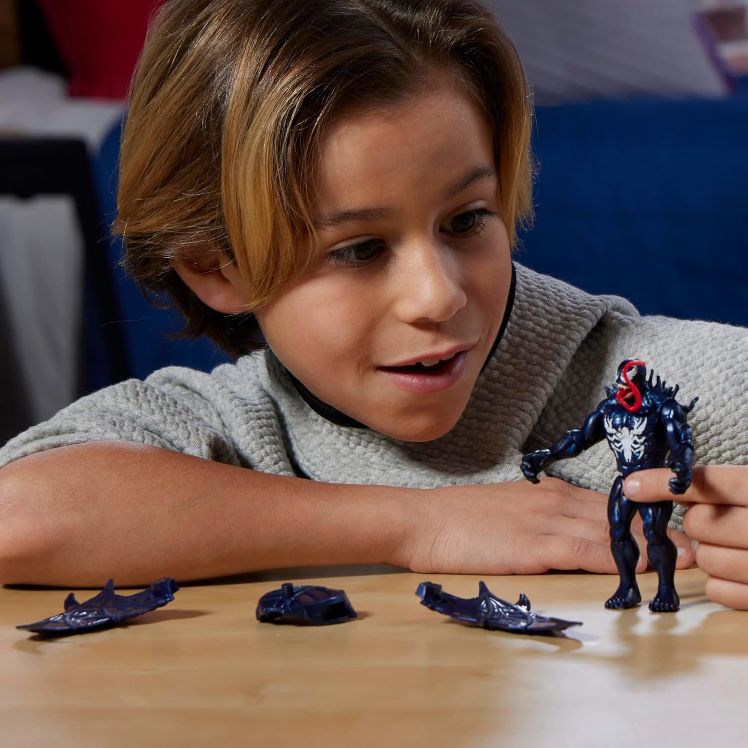 Marvel Spider-Man VenomVersus Epic World of Action Deluxe Venom Figure with Accessories, 4-Inch Super Hero Toys for Kids Ages 4+ - Image 7