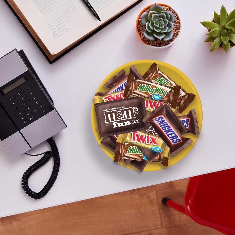 Mars Snickers, M&M'S Milk Chocolate, Milky Way & Twix Fun Size Chocolate Candy Variety Pack, 75 Ct Bulk Bag (2.73 Pounds) - Image 5