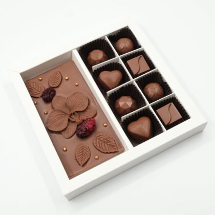 Ksana Choco Luxury Handmade Chocolate Gift Box - Artisan Floral Decorated Milk Chocolate Tablet & 8 Assorted Pralines - Gourmet Gift for Birthday, Anniversary, Valentine's Day (Tablet & 8 Pralines Gift Set)