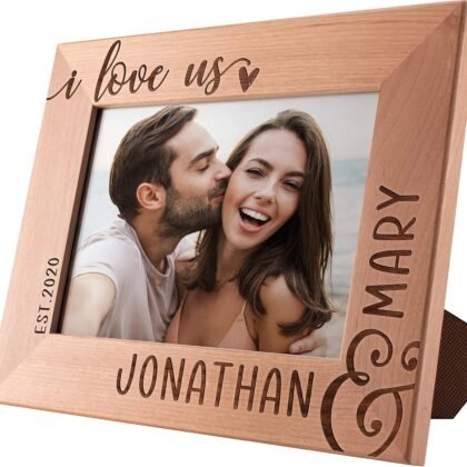 GIFTBYGIFTY I Love Us, Personalized Love Picture Frames for Couples w/Names - 5x7 - Custom Love Frames, Portaretratos Amor