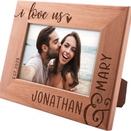 GIFTBYGIFTY I Love Us, Personalized Love Picture Frames for Couples w/Names - 4x6 - Custom Love Photo Frame - Portaretratos Amor