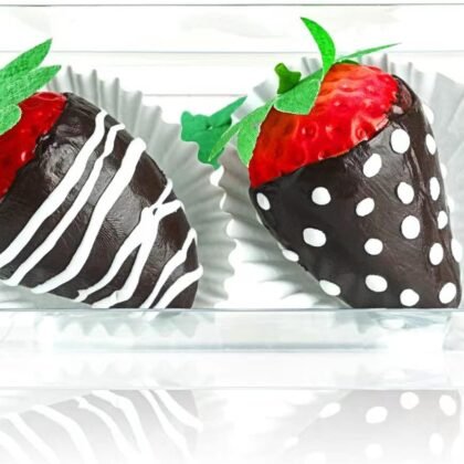 RomanticBaking 50Pack 4 1/2" x 2 1/4"x 2" Clear Chocolate Covered Strawberries Boxes for 2 Macaron Boxes for 4 Bakery Boxes Small Treat Boxes for Wedding Birthday Party