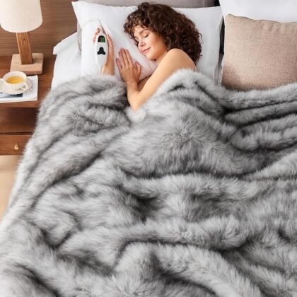 Heated Electric Blanket Throw,Octrot 50"X60" Faux Fur Heating Blanket Luxury Christmas Gifts Heavy Plush with 10 Heats Levels & 8 Hours Auto Off,Super Cozy Warm Fuzzy,Fluffy Decor Winter Warming,White