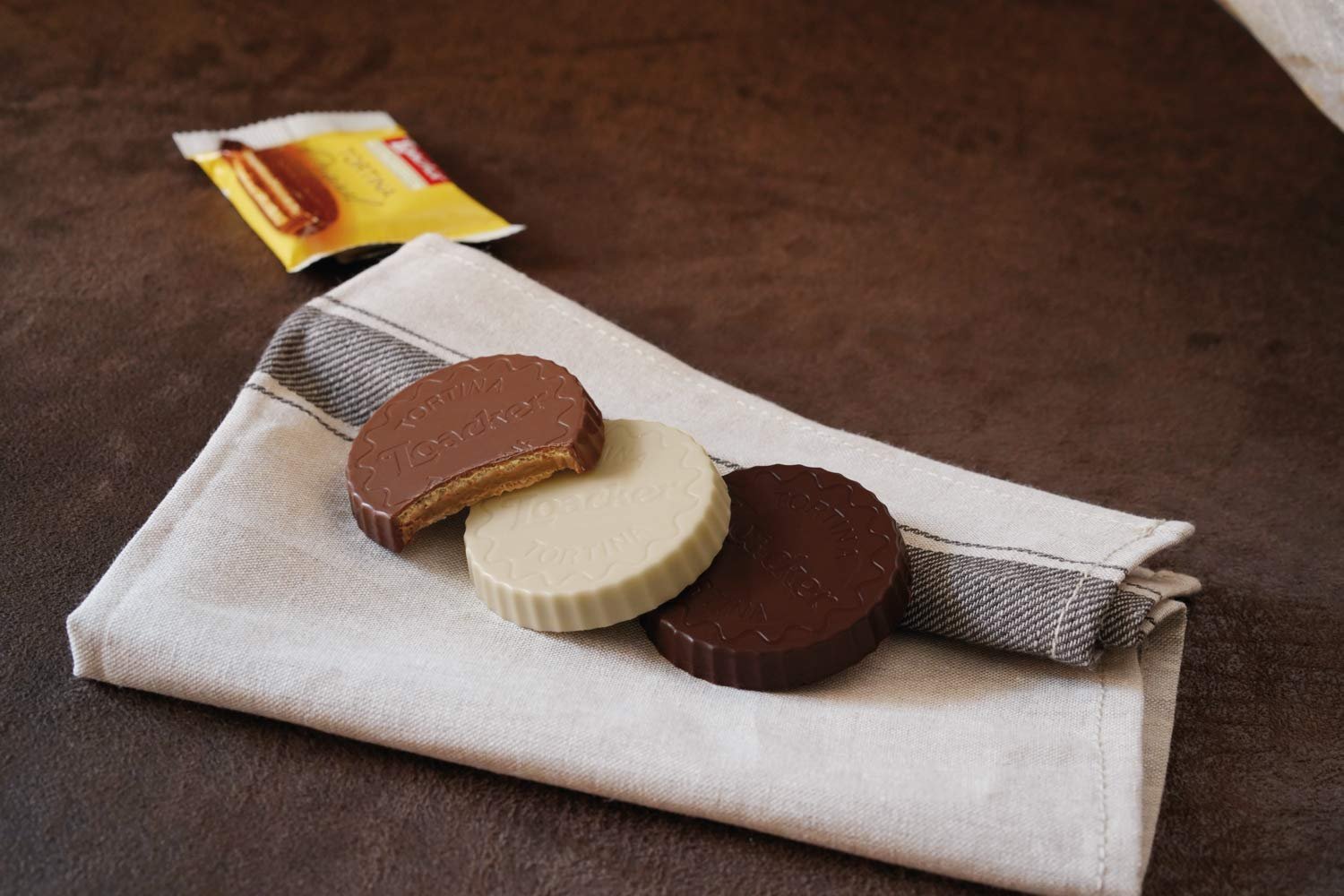 Loacker Tortina Premium Chocolate Coated Wafer, Dark Noir 125g/4.41 oz. - Image 4