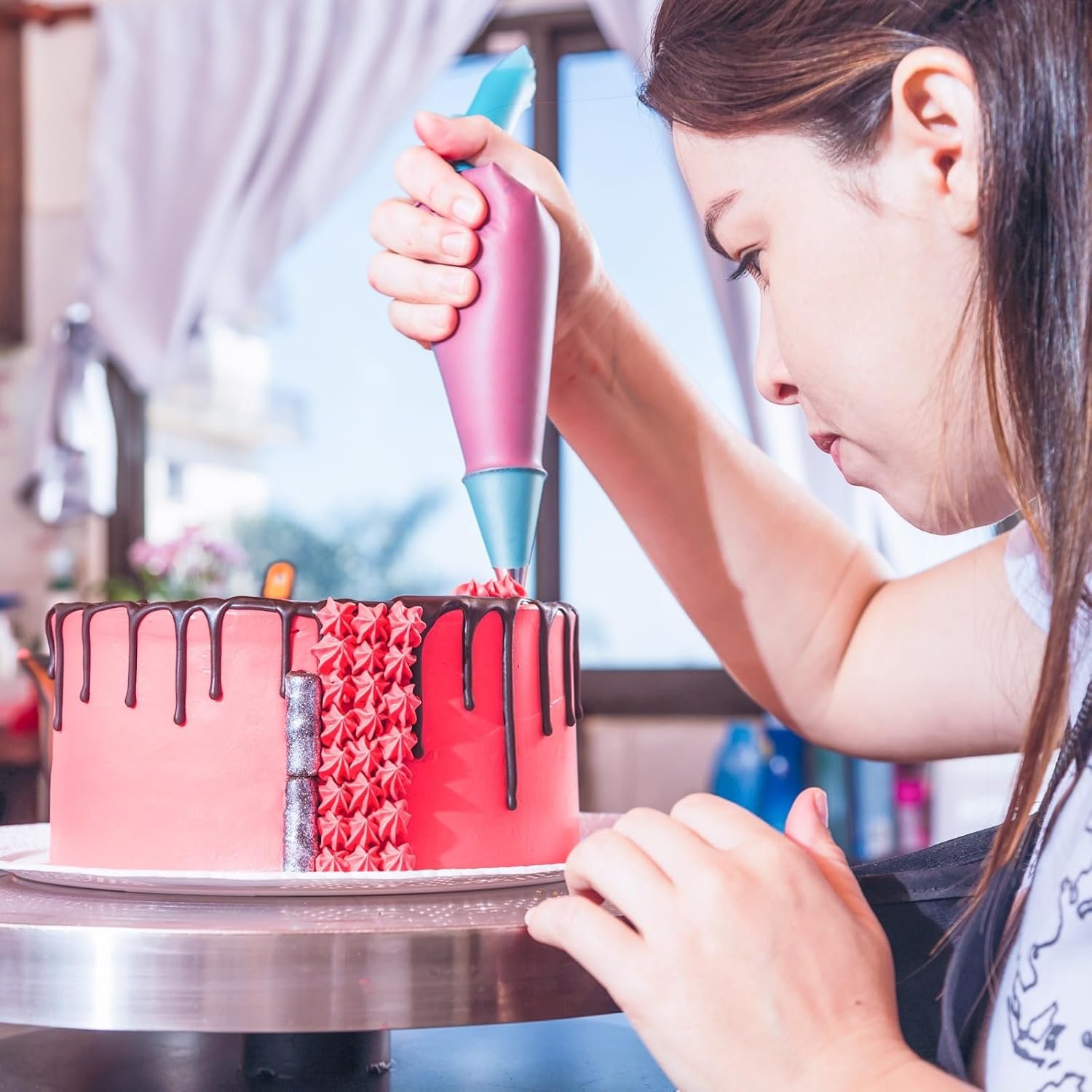 Riccle Piping Bags and Tips Set, 11.8 Inch 100 Anti Burst Piping Bags, 124 Pcs Cake Decorating Kit with 16 Piping Tips, 1 Reusable Pastry Bags, 3 Cake Scrapers, 2 Couplers, and 2 Icing Bags Ties - Image 6