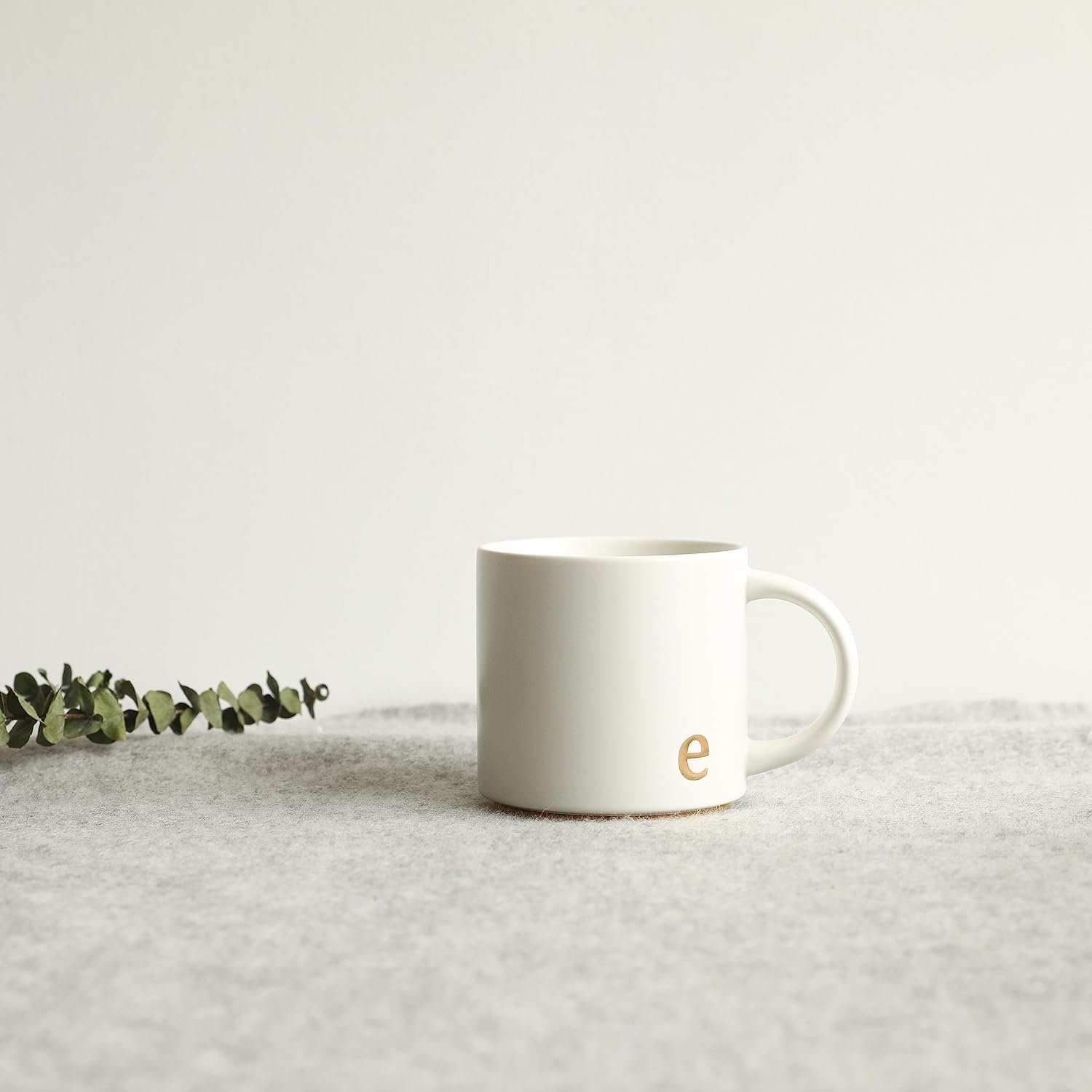 COLLECTIVE HOME - Monogram Ceramic Mugs, 15 oz Golden Initial Coffee Cups, Elegant Alphabet Tea Mugs, Elegant Personalized Mug with Gift Box, Luxurious Cups for Office and Home (e) - Image 6